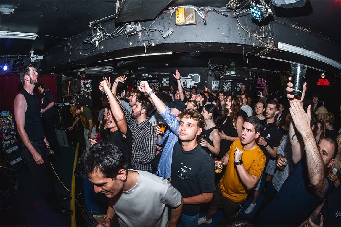 The crowd going off at The Dublin Castle